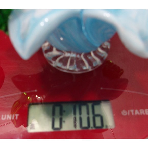 Glass Turquoise Blue Basket w/ Handle and Applied Red Roses 4 3/4" - Picture 10 of 10